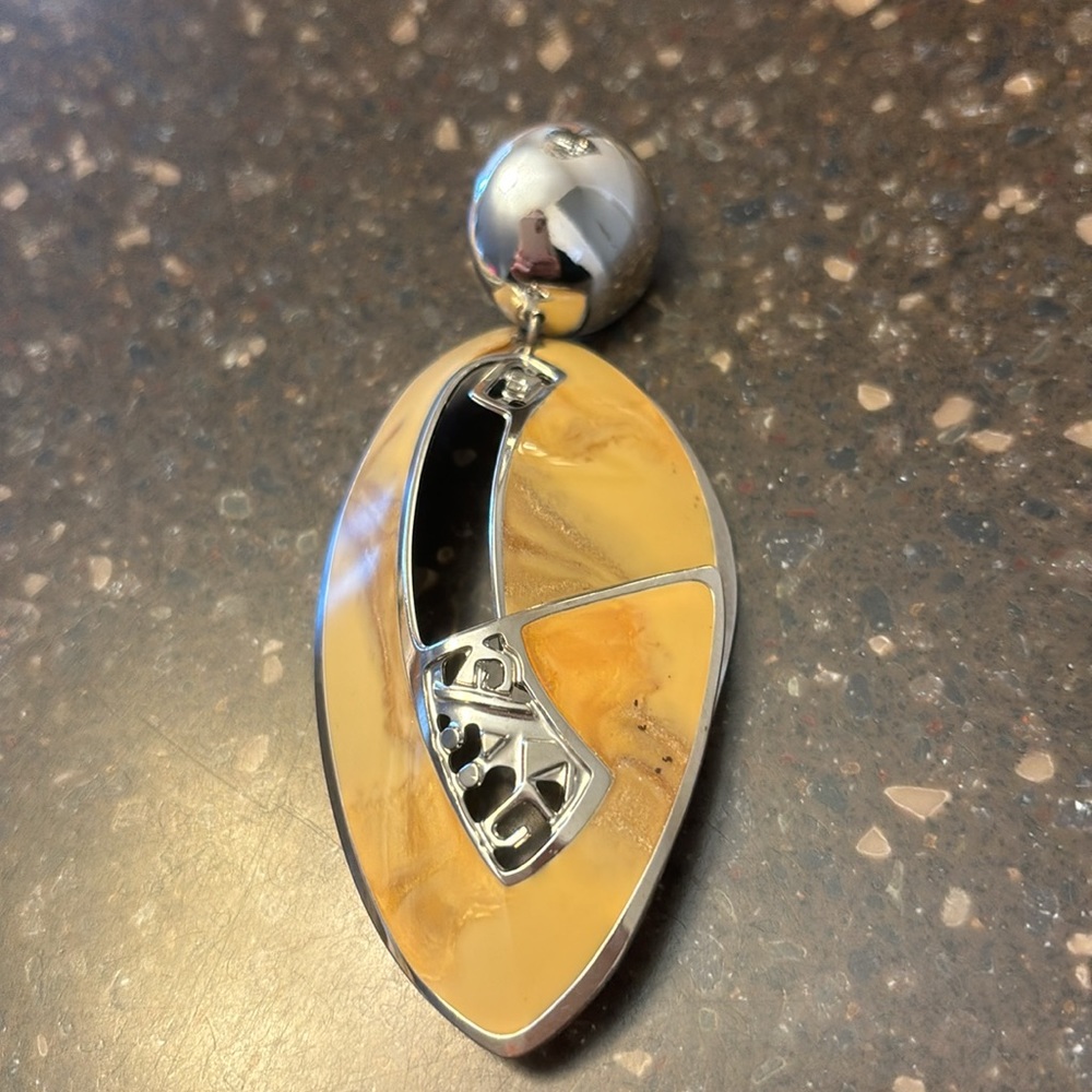 VINTAGE GOLDEN TAUPE ENAMELED BEREBI EARRINGS W/SILVER EMBELLISHMENT! - Picture 4 of 4